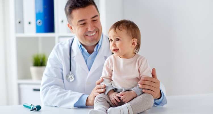 Médico com criança para diagnóstico autismo
